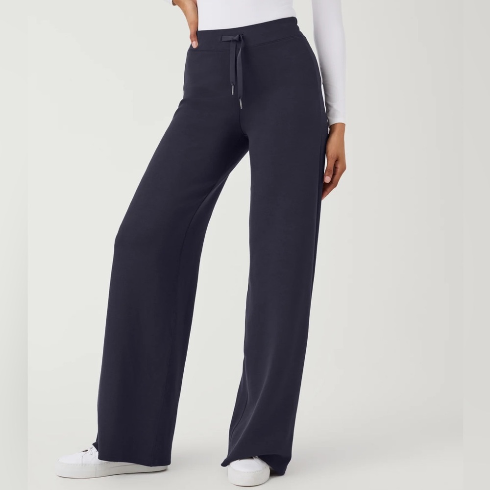 Spanx - Air Essentials - Wide Leg Pants - Navy color - Size Medium - New